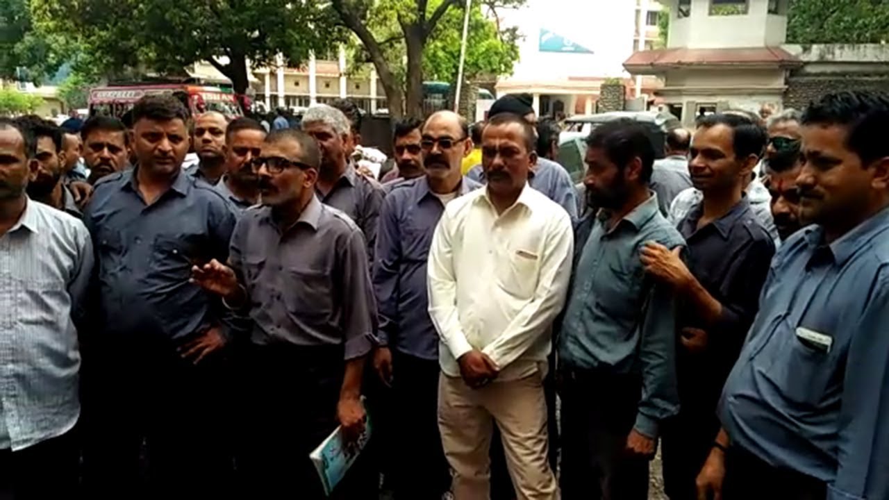 Auto drivers allege police harassment, meet SP Traffic