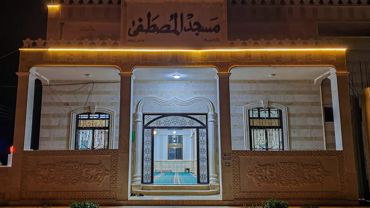 صلاة التراويح في مسجد المصطفى بمدينة 