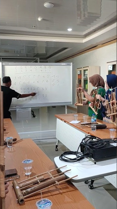 Berkibarlah Bendera Negeriku Versi Angklung (Reff) Daku Ingin Jiwa Raga ini Selaraskan Keanggunan