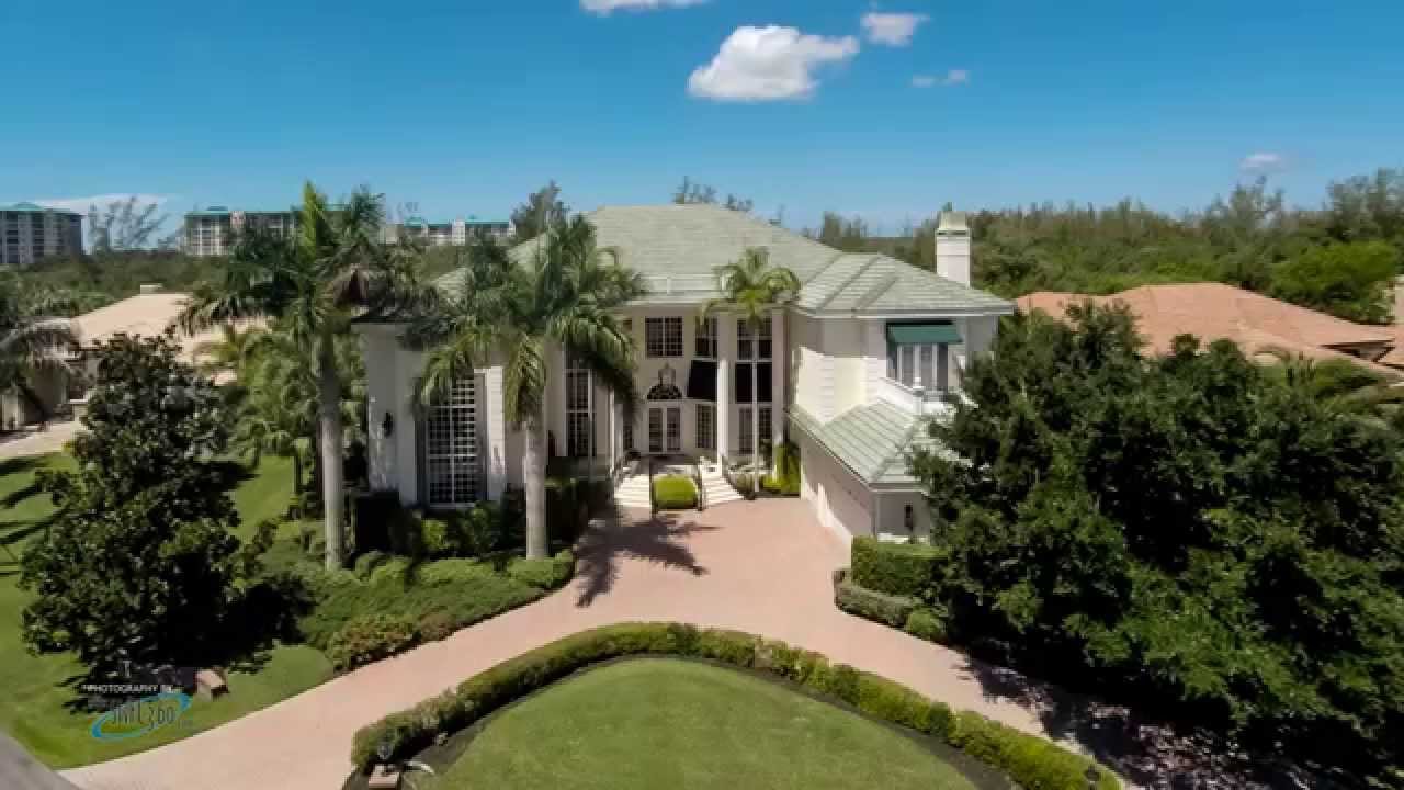 Elegant Southern Colonial In Prestigious St Charles Harbour Yacht Club