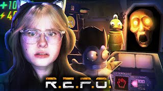 This Game is TERRIFYING With Friends... (ft. Frogger, Warn)