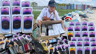 Lucky...I Found a lot of iphone 14 pro max at the dump...! But it is...!!😟😟