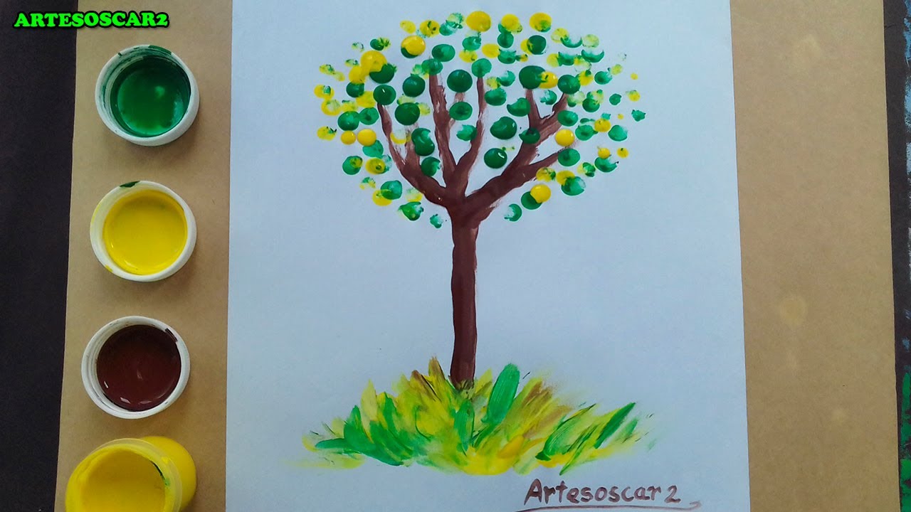 Un niño dibuja hojas en un árbol ideas para dibujar con pinturas de dedos  pintura de dedos para niños sobre fondo blanco niña pintando con el dedo  color de pintura a mano