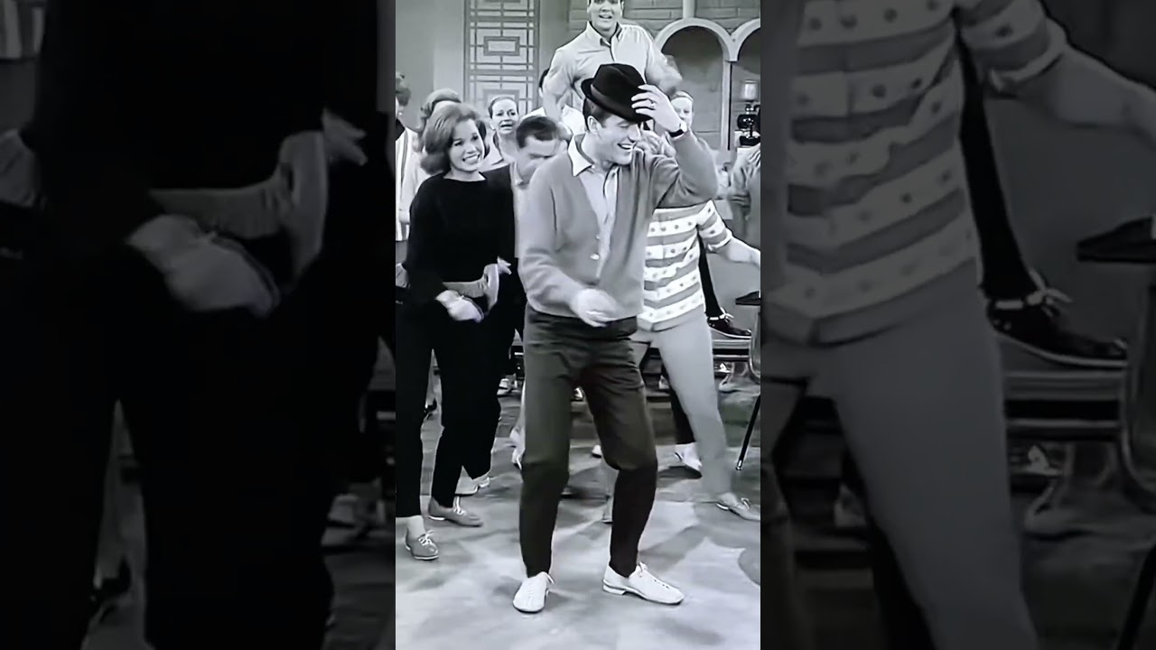 Guarda “The Twizzle” - (The Dick Van Dyke Show) S1 E23 su YouTube Guarda “The Twizzle” - (The Dick Van Dyke Show) S1 E23 su YouTube