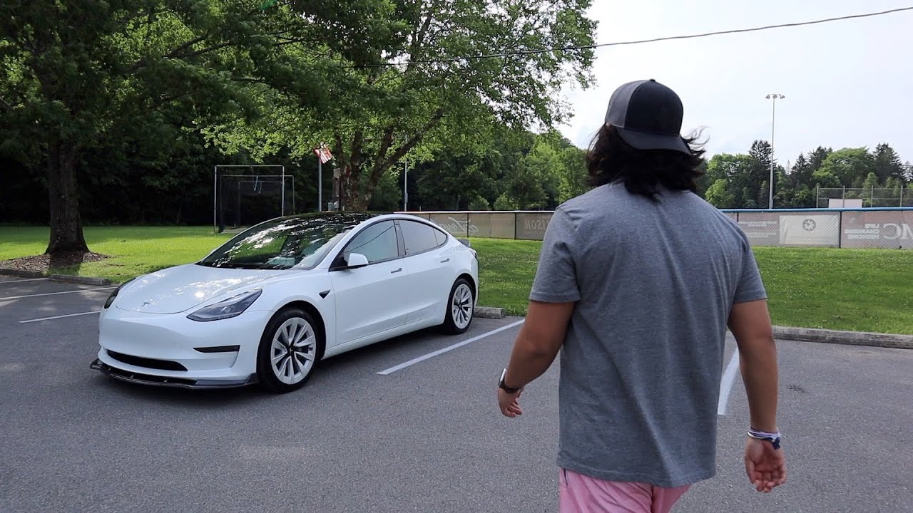 Tesla Model 3 Montage