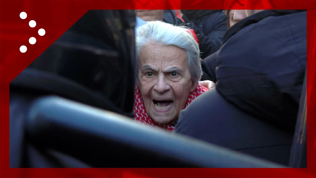Milano, cordone agenti antisommossa blocca manifestanti pro Palestina