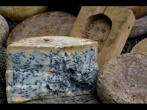 Видео: Почему голубой сыр голубой и как изобрели голубой сыр, лучший голубой сыр