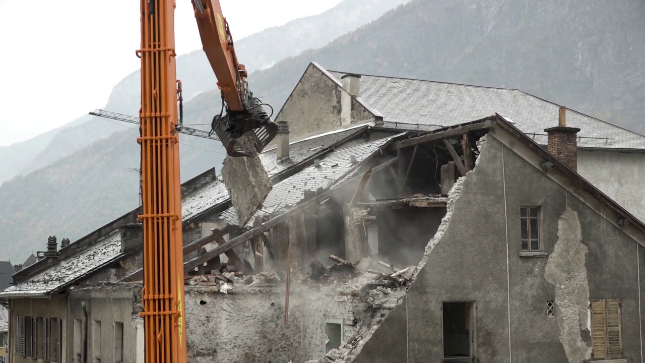 Démolition du Tabellion à SaintJeandeMaurienne YouTube
