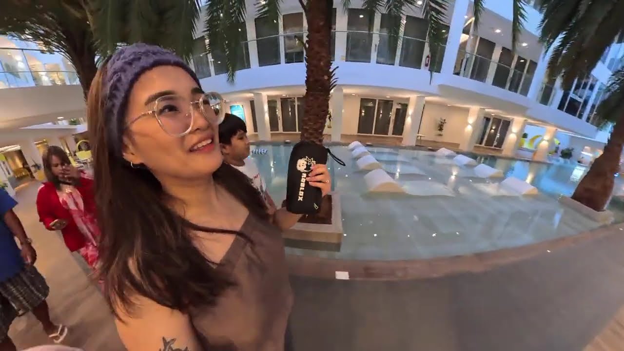 Thess at Boracay - Check-in and Dinner