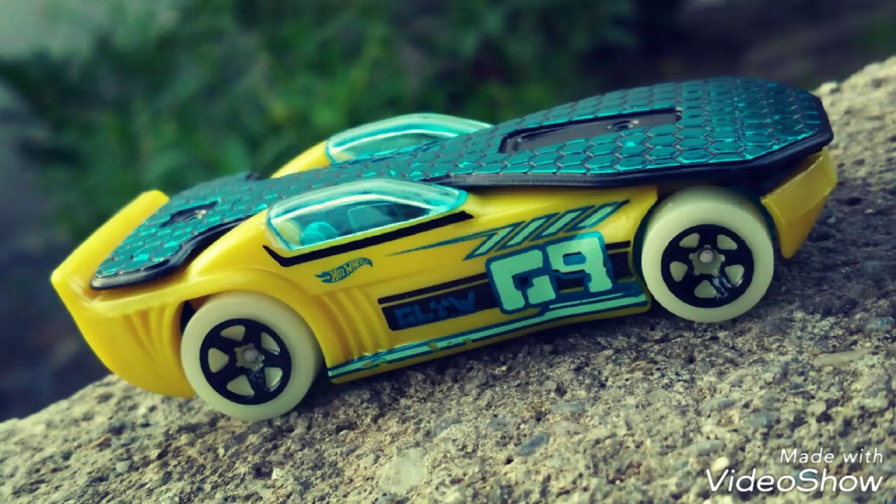 2018 Hot Wheels HW GLOW WHEELS Series. hot wheels solar reflex. 