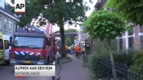 Ratownicy wyciągnęli ocalałego spod ruin mieszkań i sklepów, które zostały zrównane z ziemią w poniedziałek po