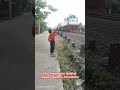 Awas Kereta!!! Bocill Sore Sore Lihat Kereta Api Comuter Line Walahar Melintas