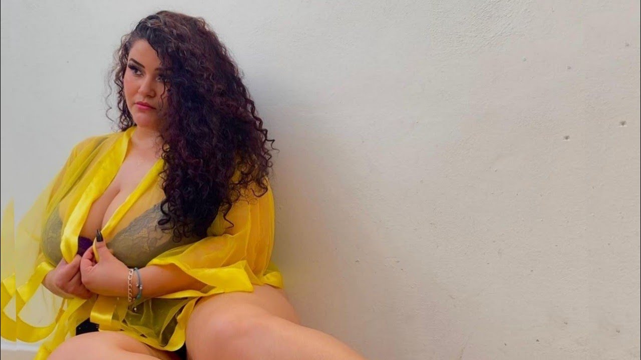 Kelly Pocket Curvy Model & Plus Size Wiki Body Positivity Fashion Model Instagram Star Bio YouTube