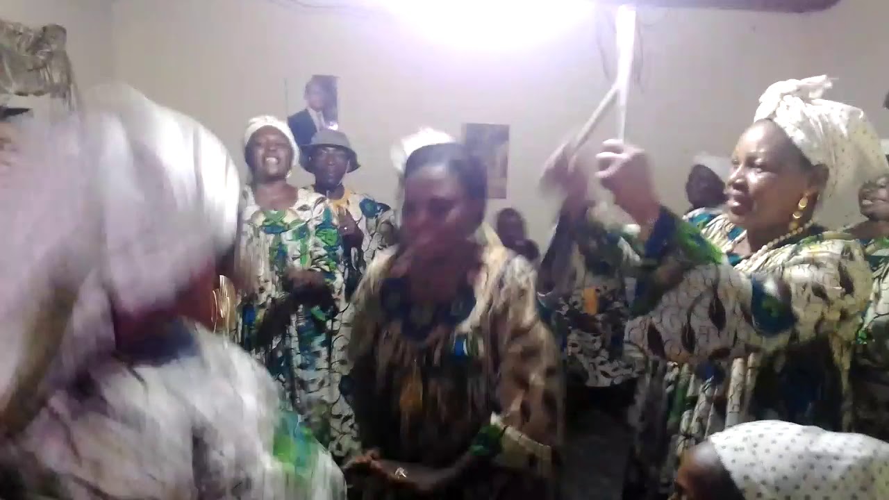 Danse traditionnelle BANDEM - YouTube
