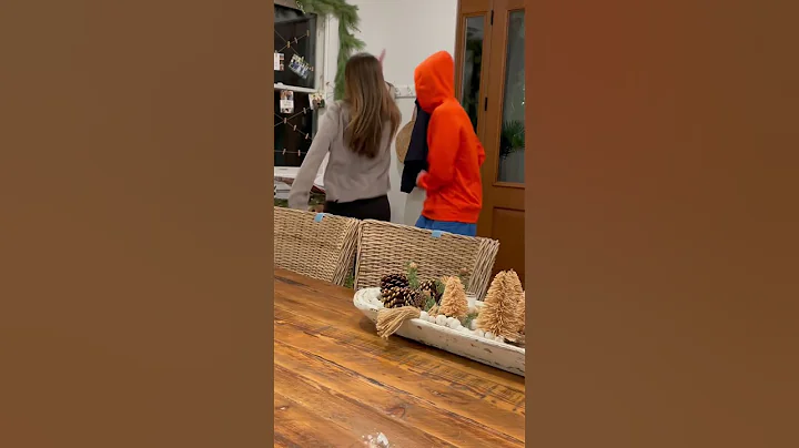 2021 12 Nyna Bronson dancing