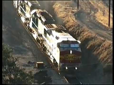 Tehachapi Loop "Walong" BN-AT&SF South bound train: 1997
