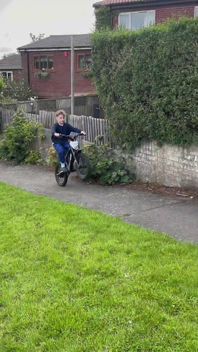 Revvi 18 wheelie