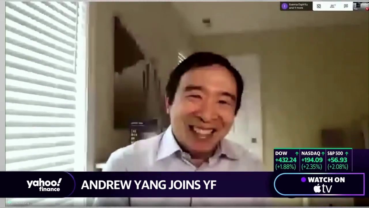 Andrew Yang Wants to Give $1000/m to 100,000 families - YouTube