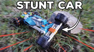 How does this all-terrain LEGO BOOST stunt car steer?