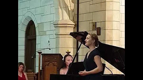 NZ Soprano Anna Simmons singing Morgen by Richard ...
