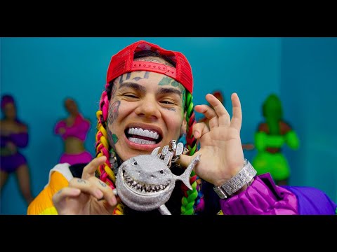 Screen shot of 6IX9INE Gooba music video