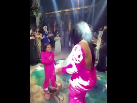 ماريا وبتها يركصون بعرس جيهان هاشم