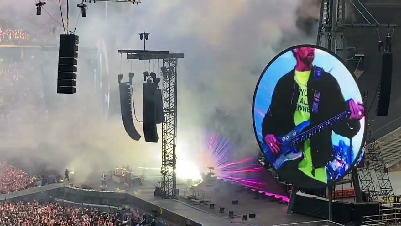 Coldplay - Intro + Higher Power (Berlin, Olympiastadion, 10.07.2022)