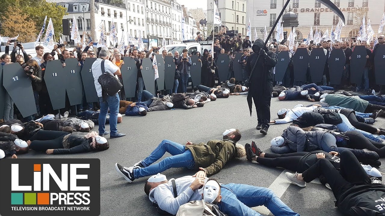 Manifestation Des Policiers Gilets Jaunes Sinvitent Au Cortège Paris France 02 Octobre 2019