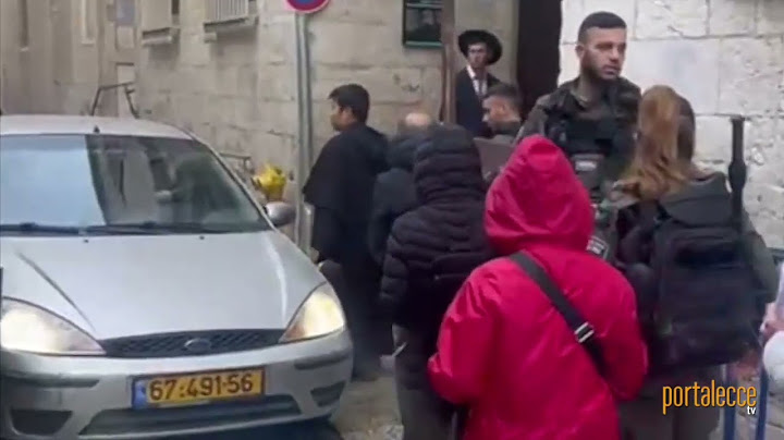 EBREI RAZZISTI PIENI DI ODIO SPUTANO IN FACCIA CON RANCORE A CRISTIANI PRETI E SUORE PER STRADA!!!
