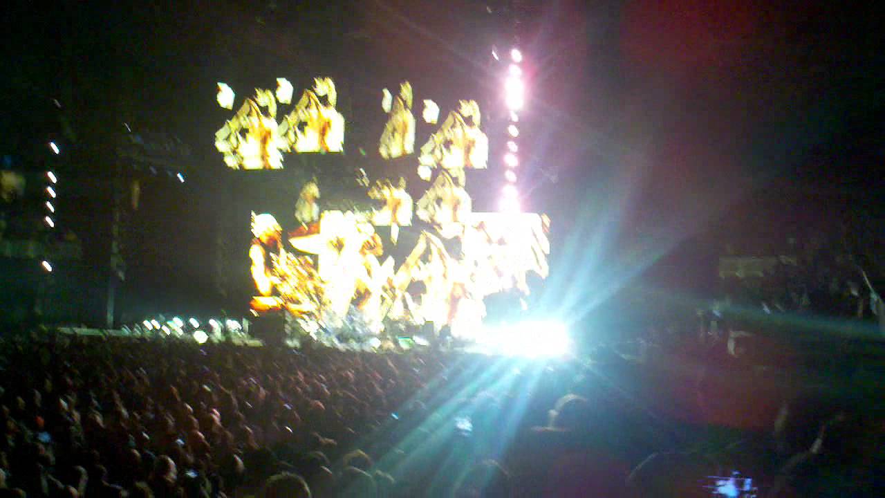 Red Hot Chili Peppers Suck My Kiss live in Glendale, Arizona on September 25, 2012 YouTube