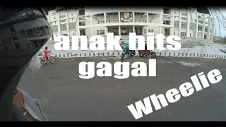 anak hits gagal wheelie