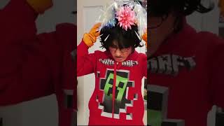 Komik Video Okutay Ve Cicisi Elbiseleri Değiştiriyor