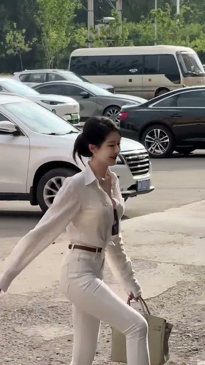 Beautiful Chinese Girl, Chinese Street Fashion Trend #shorts #chinesestreet #streetfashion 450