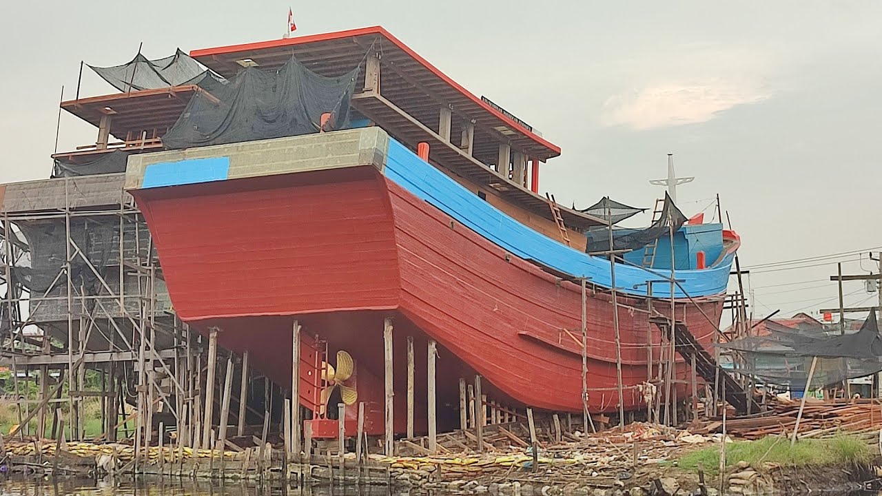 proses penurunan kapal penampung ikan ( kolekting) gt 250 kloter ke 2 part 1