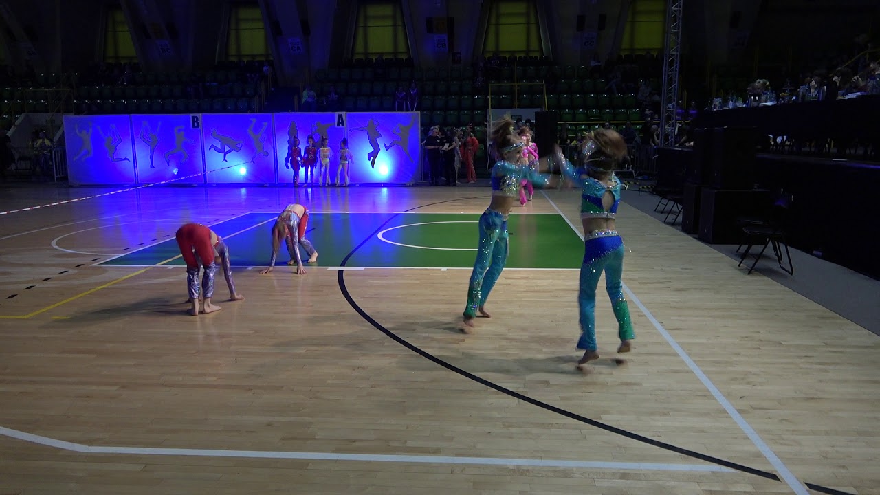 taniec sennik INOWROCŁAW MP WADF DUETY 9 - 11 l, Weronika i Emilka 2m