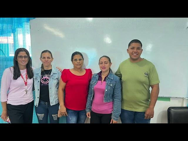 Watch Liceo de Pocora gradúa a 14 padres de familia on YouTube.