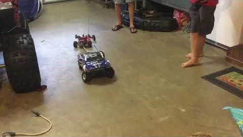 Team Associated RC10 vs Traxxas Slash 2wd Tug of war