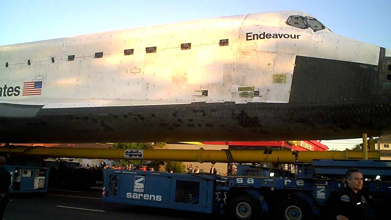 Space Shuttle Endeavour Move through Los Angeles - YouTube