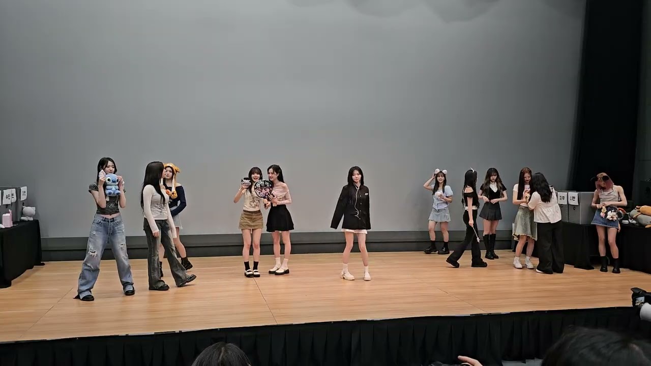 250810 tripleS 트리플에스 簽售會- photo time 1/2