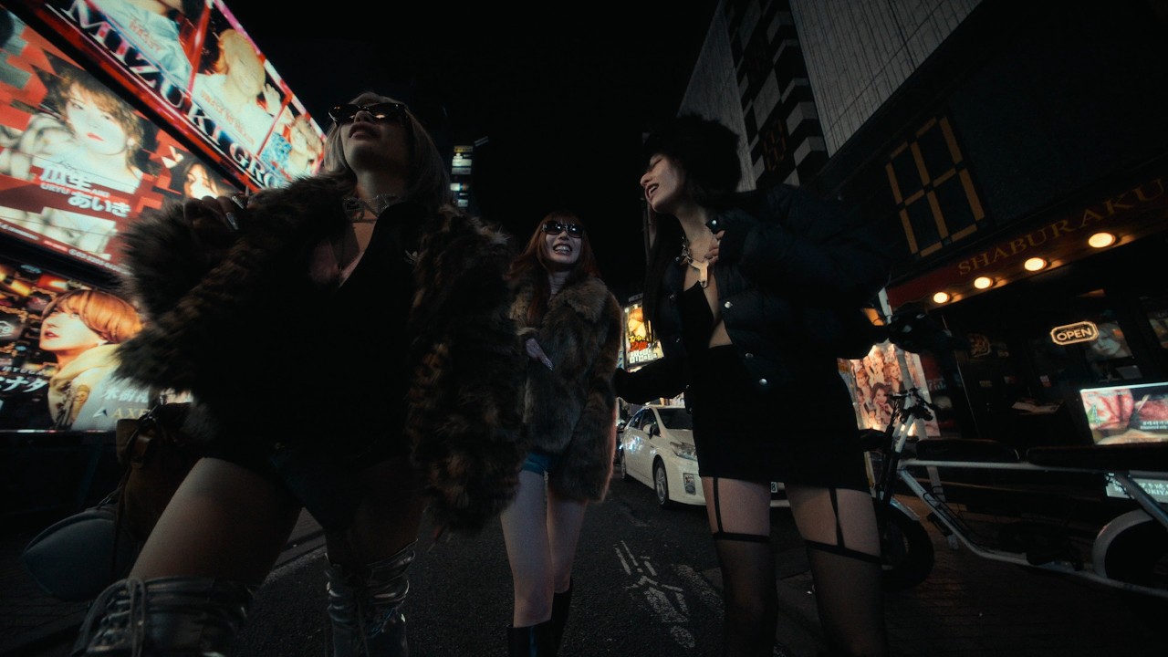 cyber milkちゃん - 歌舞伎町♡ラブ (Official Music Video) - YouTube
