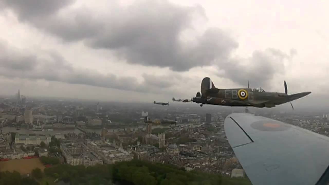 ジグソーパズル『SPITFIRE OVER BUCKINGHAM PALACE』 ジグソーパズル『SPITFIRE OVER BUCKINGHAM PALACE』 - メルカリ