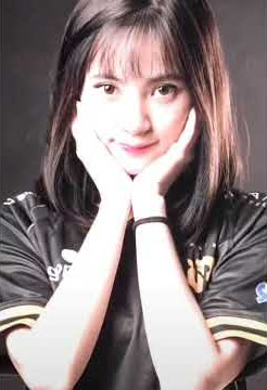 cewek esport memang menarik 🗿