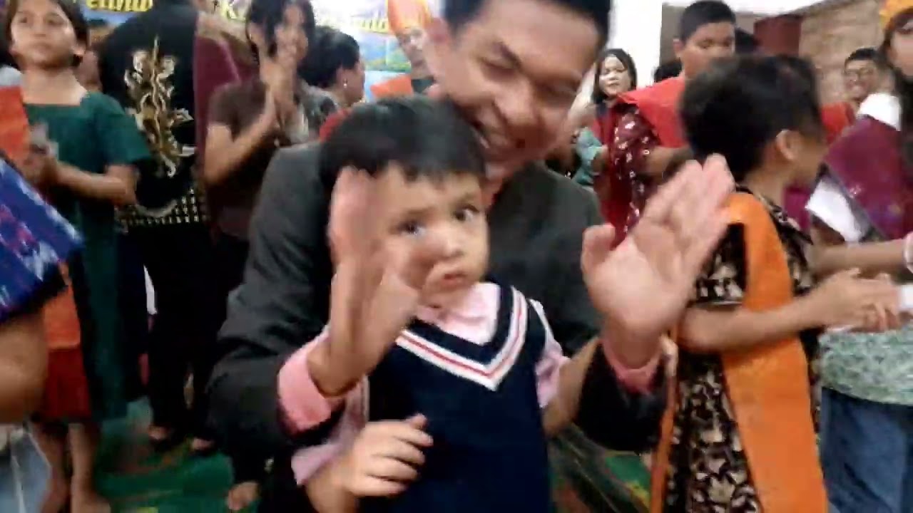 Moses ikut Manortor di acara Bona taon Simarmata sektor Cilengsi Bantar gebang dan sekitar ny