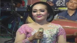 Titip Tresno Dwi Nurjanah - Campursari Dangdut Candu Iromo live Tunggulsari