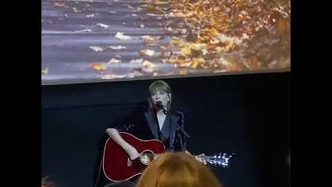 Taylor Swift singing all too well 10 minutes version at the the film premiere #alltoowell #red