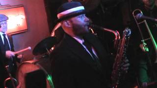 Miniatura de vídeo de "Lowdown Brass Band  - Intro"
