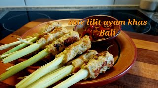sate lilit ayam khas Bali/ Balinese chicken satay