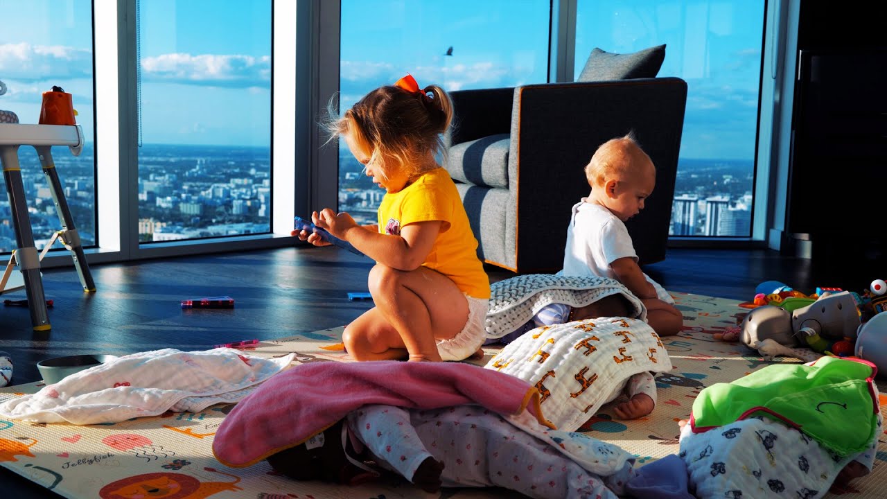 Toddlers are playing on the highest floor in Miami