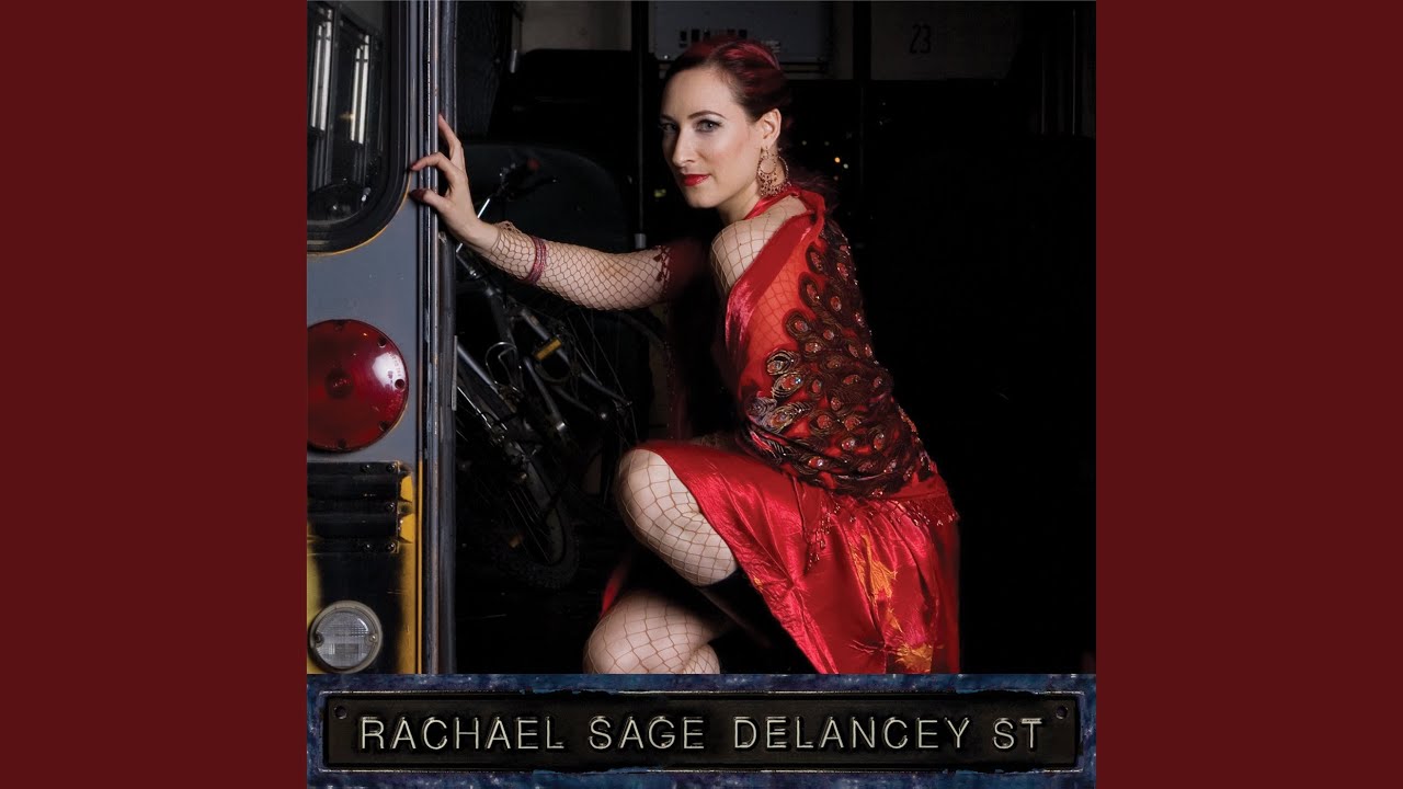 在 YouTube 上观看 Back To Earth 在 YouTube 上观看 Back To Earth