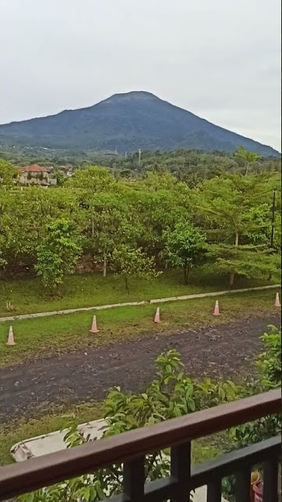 🔴INDAHNYA GUNUNG CIREMAI DI PAGI HARI #shorts #gunungciremai #pemandangan #kuningan #jawabarat